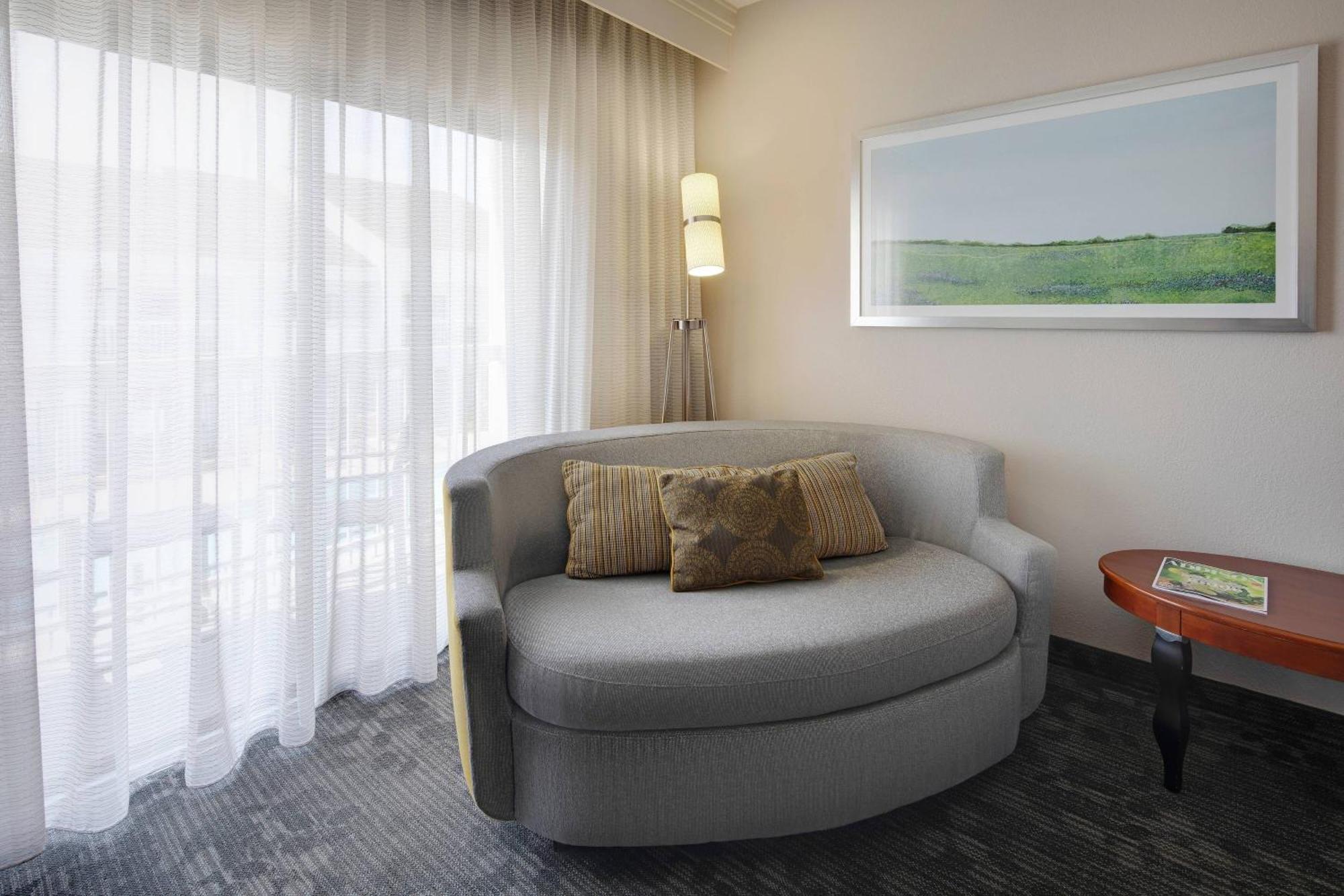 Courtyard Dallas Addison Midway Exterior foto