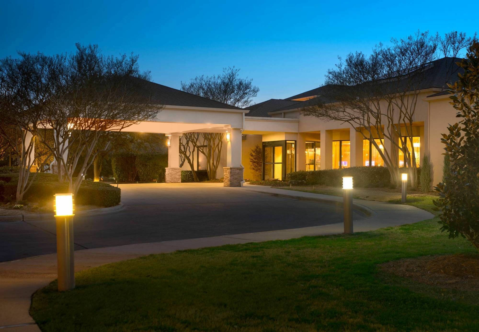 Courtyard Dallas Addison Midway Exterior foto